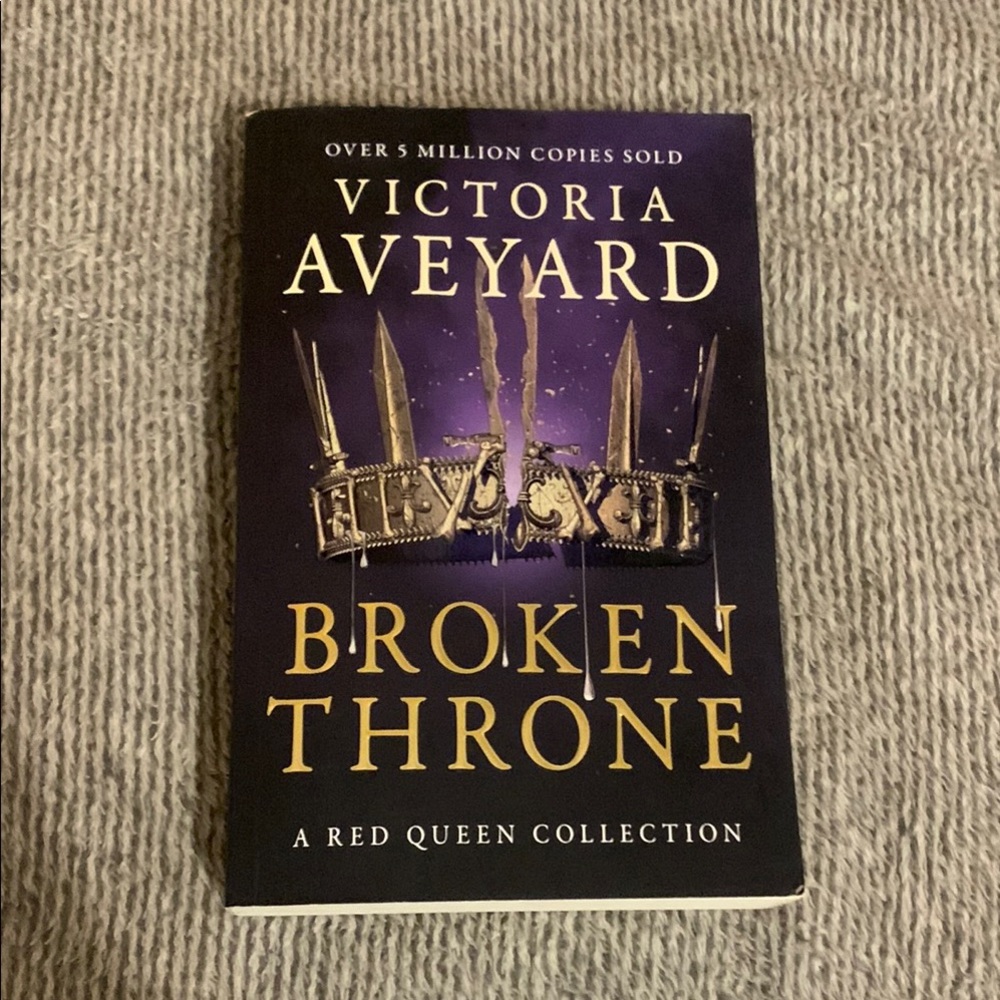 Victoria Aveyard 'Broken Throne' Book